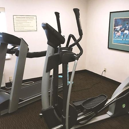 Butler Norwood Inn & Suites Milwaukee מראה חיצוני תמונה