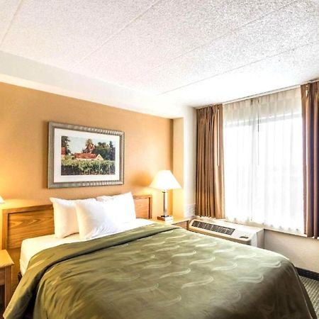 Butler Norwood Inn & Suites Milwaukee מראה חיצוני תמונה