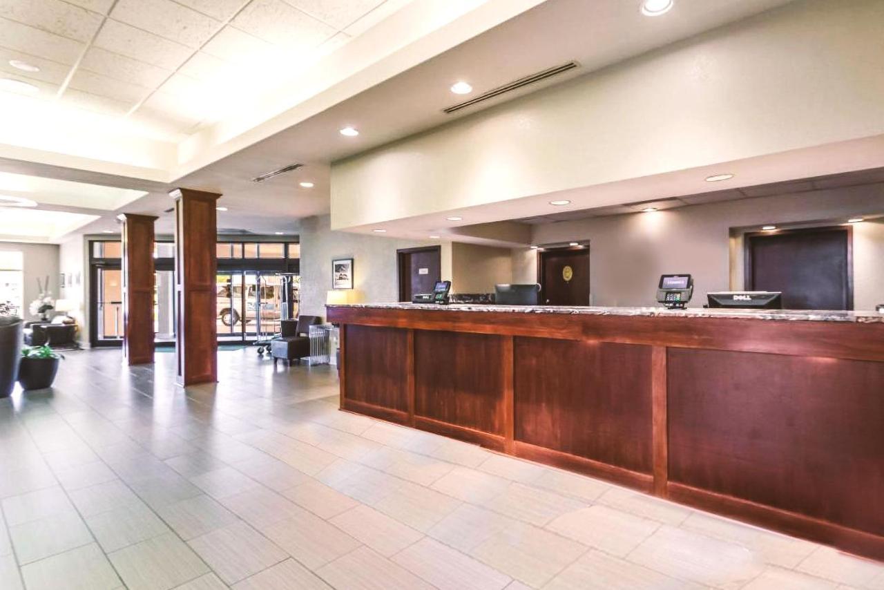 Butler Norwood Inn & Suites Milwaukee מראה חיצוני תמונה