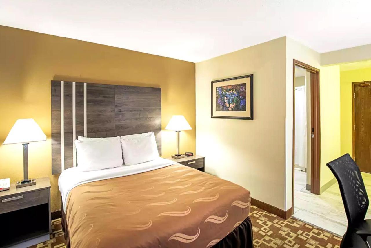 Butler Norwood Inn & Suites Milwaukee מראה חיצוני תמונה