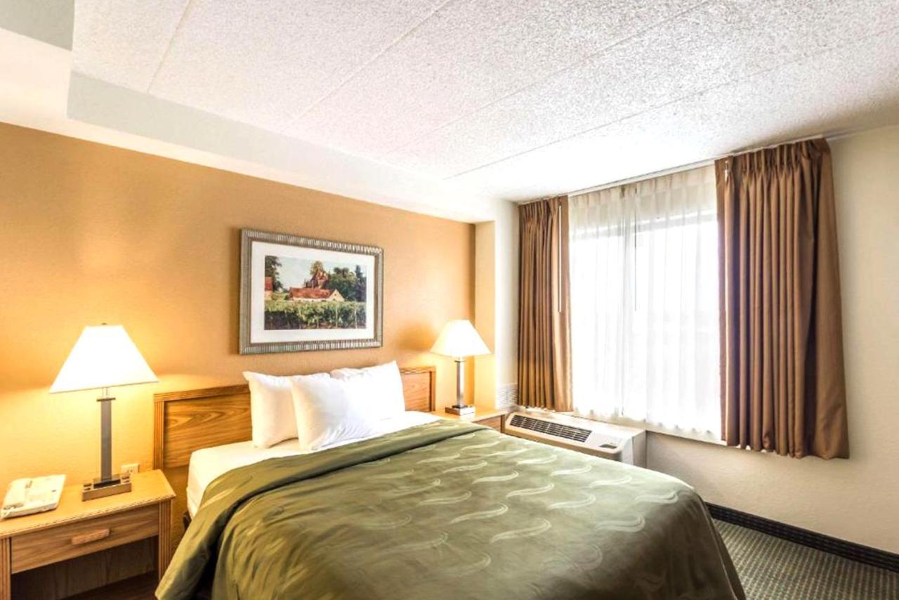 Butler Norwood Inn & Suites Milwaukee מראה חיצוני תמונה