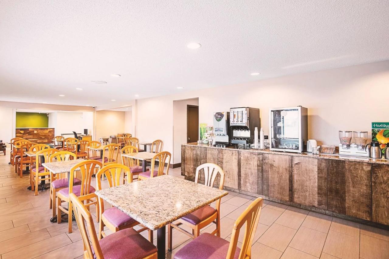 Butler Norwood Inn & Suites Milwaukee מראה חיצוני תמונה