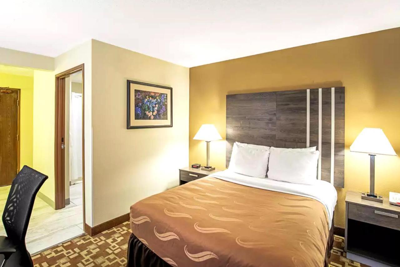 Butler Norwood Inn & Suites Milwaukee מראה חיצוני תמונה
