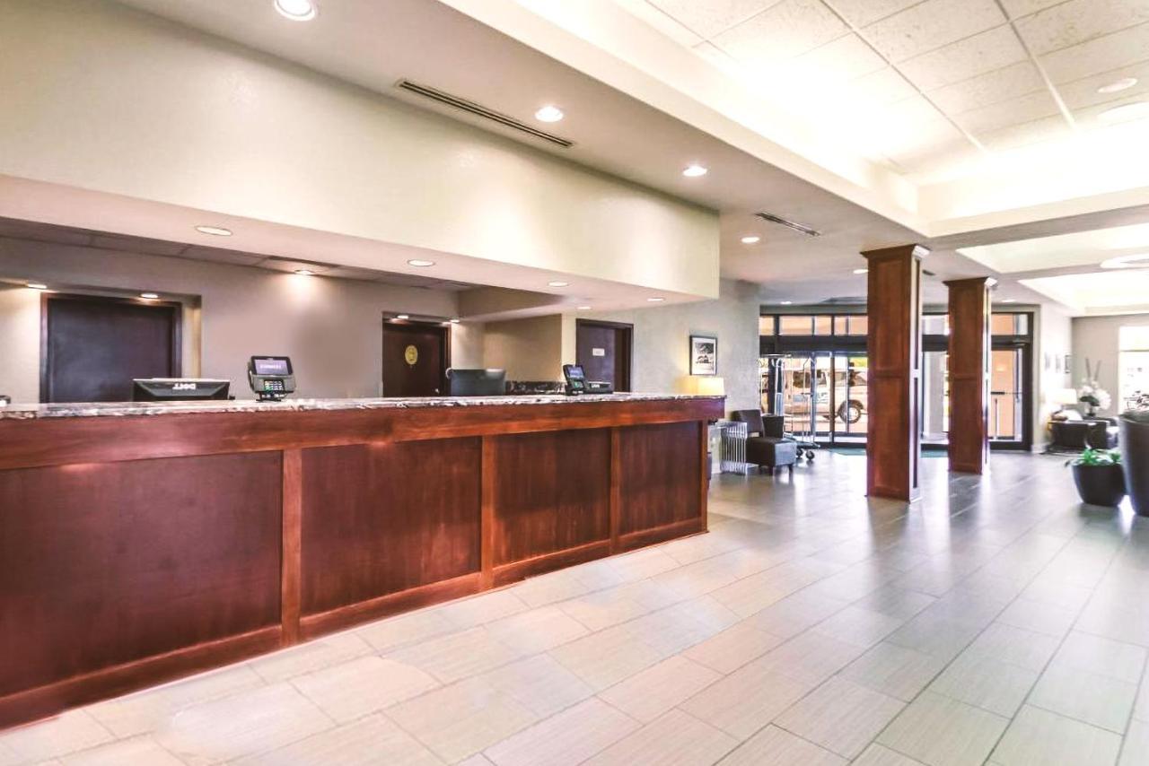 Butler Norwood Inn & Suites Milwaukee מראה חיצוני תמונה