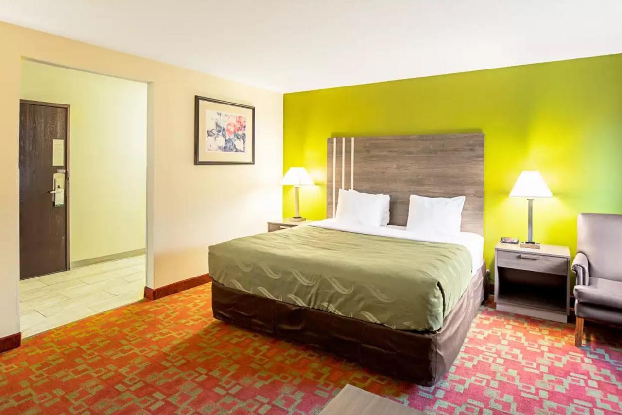 Butler Norwood Inn & Suites Milwaukee מראה חיצוני תמונה