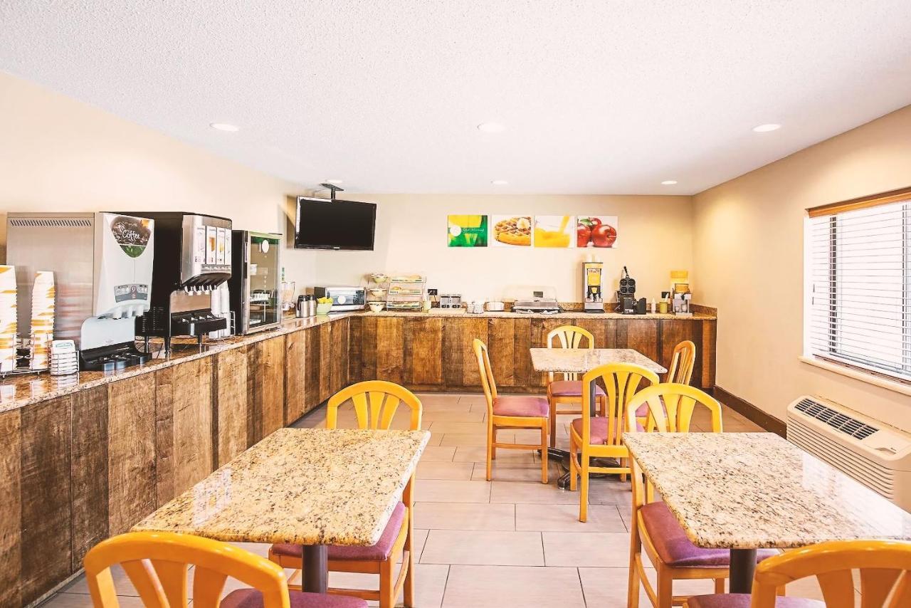 Butler Norwood Inn & Suites Milwaukee מראה חיצוני תמונה