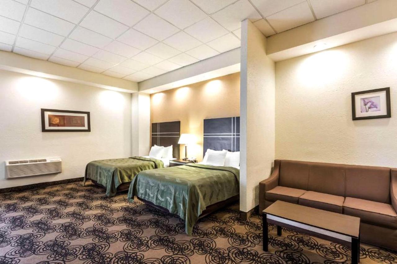Butler Norwood Inn & Suites Milwaukee מראה חיצוני תמונה