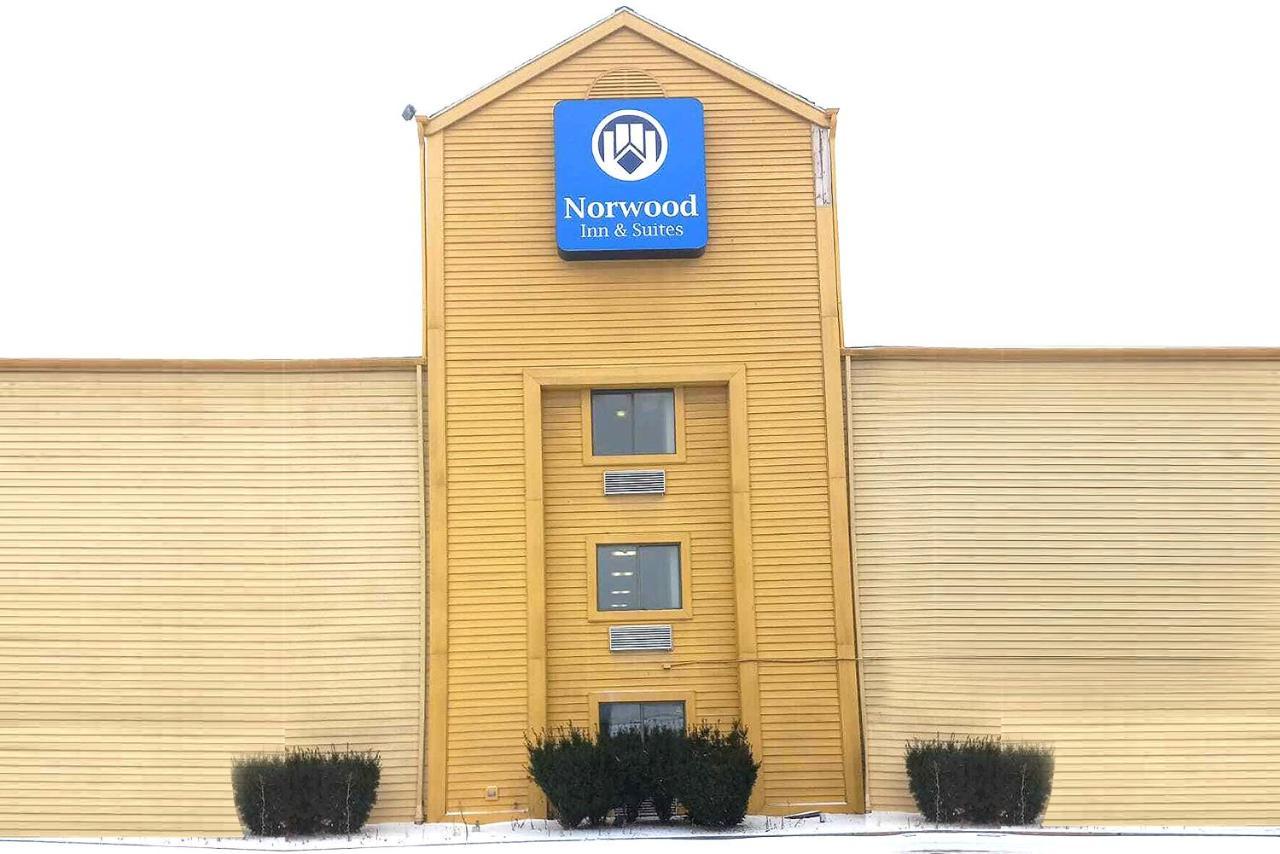 Butler Norwood Inn & Suites Milwaukee מראה חיצוני תמונה